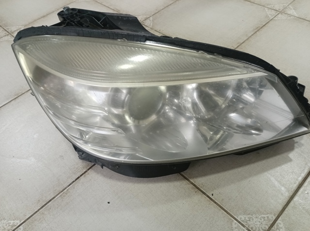 Фара передня права A2048208461 MERCEDES