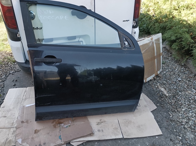 Дверка передня права H0100JD0M0 NISSAN