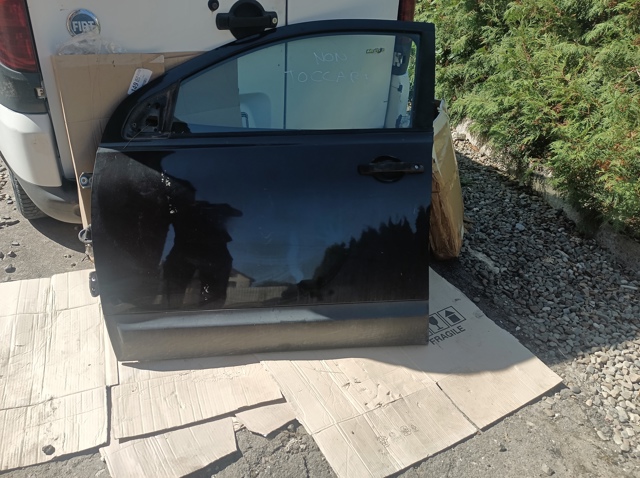 Дверь передня ліва H0101JD0MD NISSAN