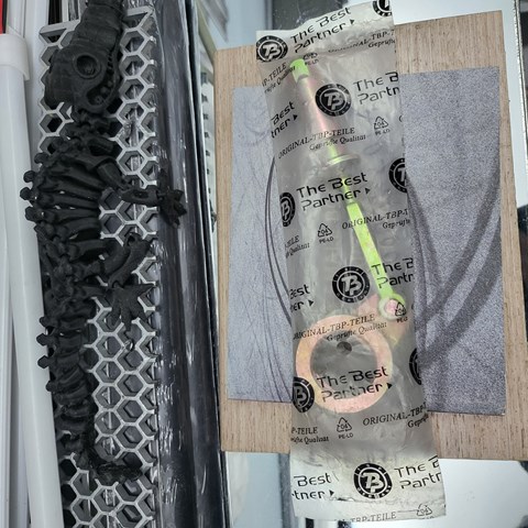 Кронштейн натягувача приводного ременя A1032000036 MERCEDES