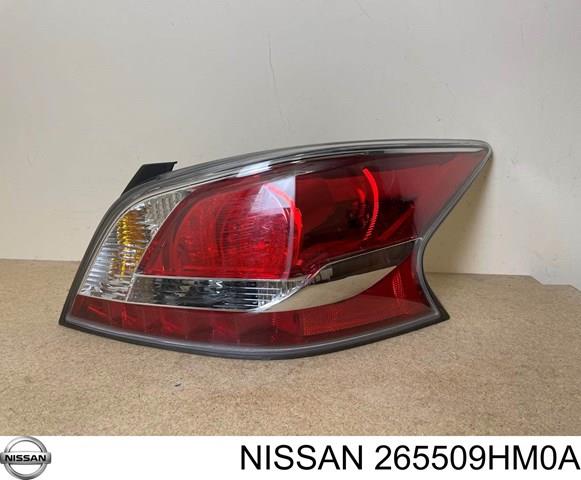 Ліхтар задній правий 265509HM0A NISSAN