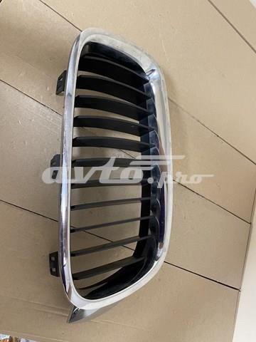 Решітка радіатора права 51137255412 BMW