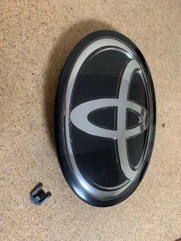 Фірмовий значок решітки радіатора 5314142020 TOYOTA