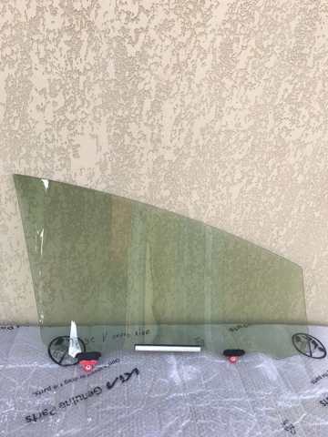 Скло водійських дверей 6810247110 TOYOTA
