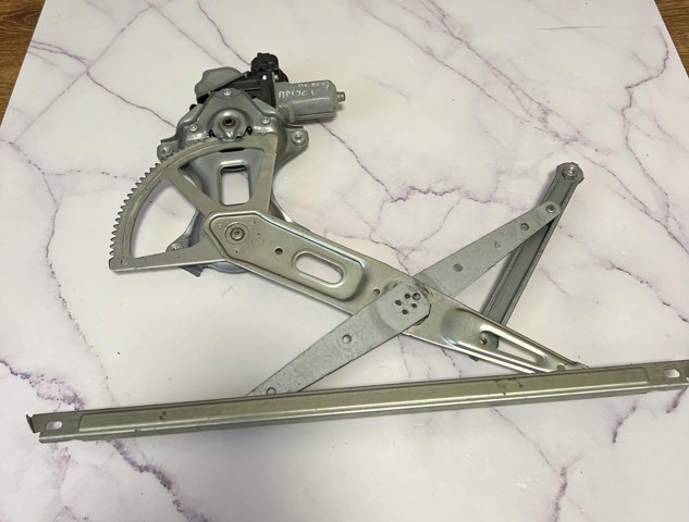 Склопідйомник з електродвигуном 6980221010 TOYOTA