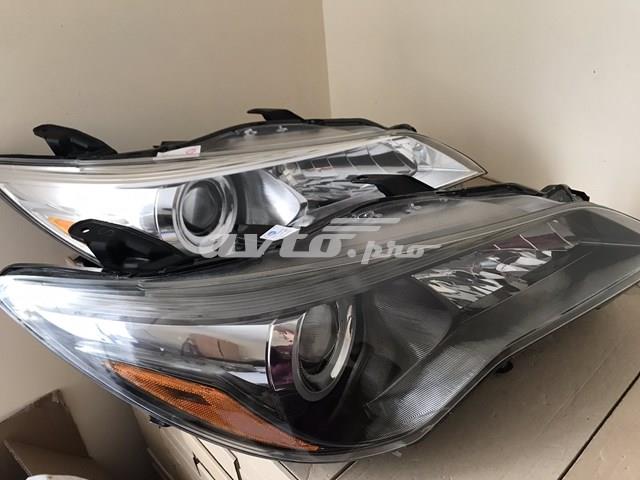 Права блок фара 8111006E10 TOYOTA