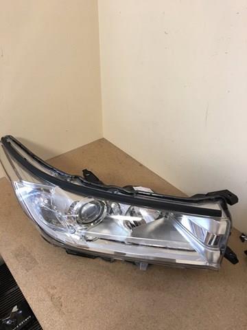 Права блок фара 811100E360 TOYOTA