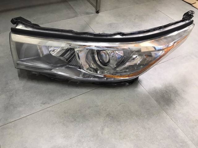 Фара ліва 811500E250 TOYOTA