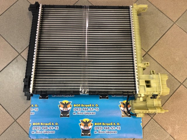 Радіатор двигуна 8MK376714321 HELLA