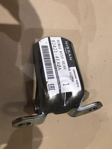 Петля водійських дверей 824214EA0A NISSAN