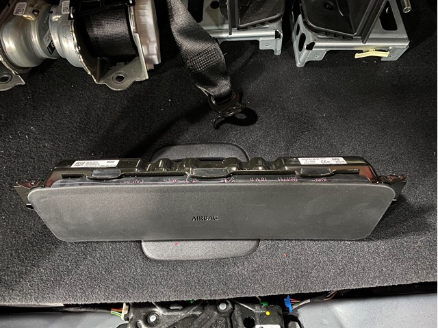 Подушка безпеки (AIRBAG) пасажирська, захисту колін 72129363844 BMW