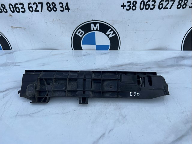 Кронштейн радіатора лівий 17107524912 BMW