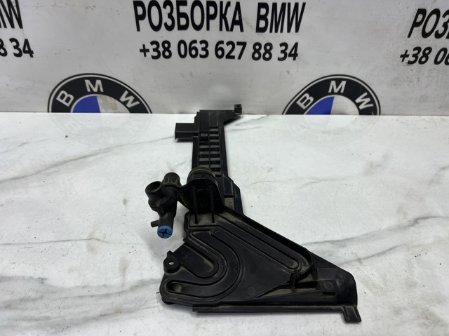 Кронштейн радіатора лівий 17111436250 BMW
