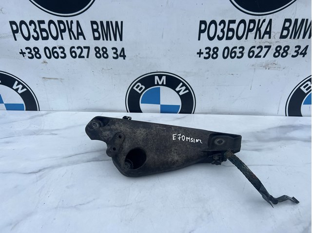 Кронштейн подушки (опори) двигуна, лівої 22116772679 BMW