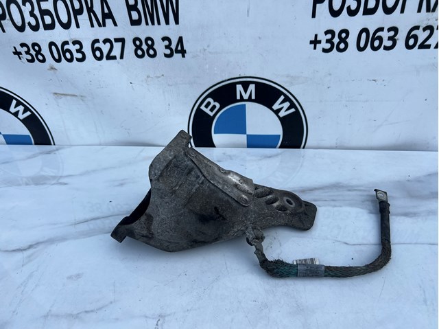 Кронштейн подушки (опори) двигуна, правої 22116777056 BMW