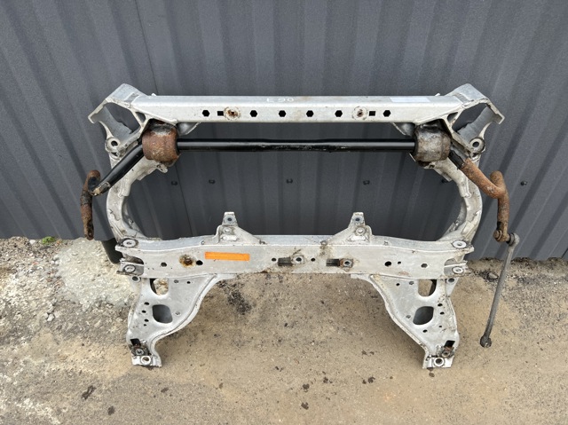 Підрамник передньої підвіски 31116785639 BMW