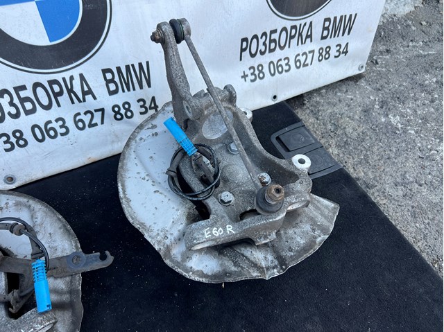 Цапфа передні праві 31216760954 BMW