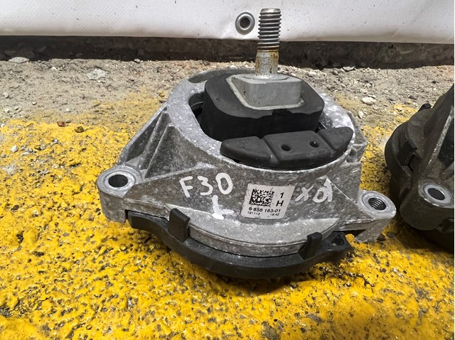 Ліва подушка двигуна 6856183 BMW