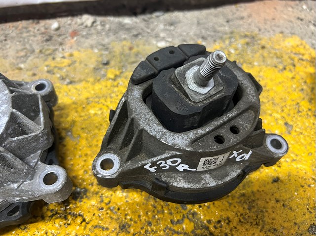 Права подушка двигуна 6856184 BMW