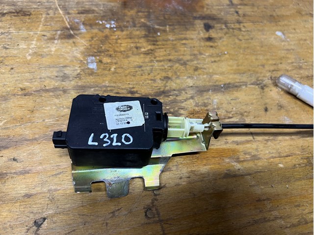 Замок відкривання лючка бензобаку FSG500013 LAND ROVER
