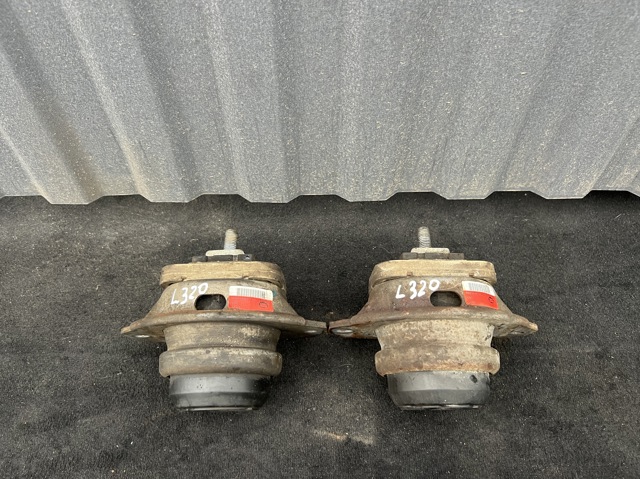 Подушка (опора) двигуна, ліва/права KKB500441 LAND ROVER