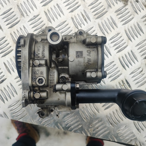 Насос маслозакачуючий 04L145208K VAG