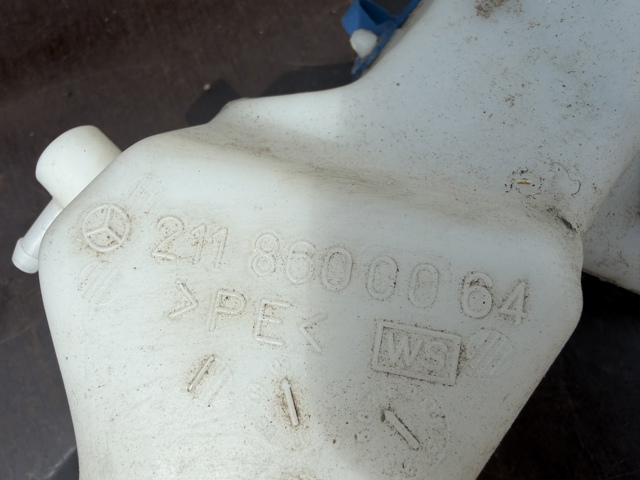 Горловина бачка омивача 2118600064 MERCEDES