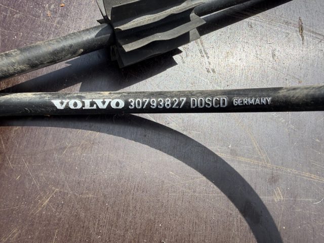 Трос ручного гальма передній 30793827 VOLVO