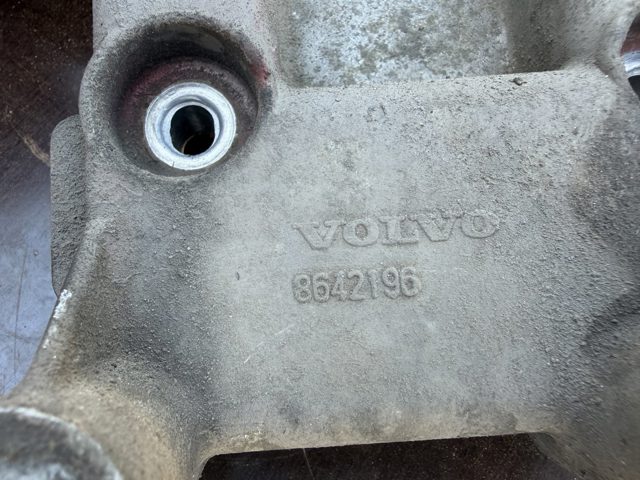 Кронштейн кріплення генератора 8642196 VOLVO