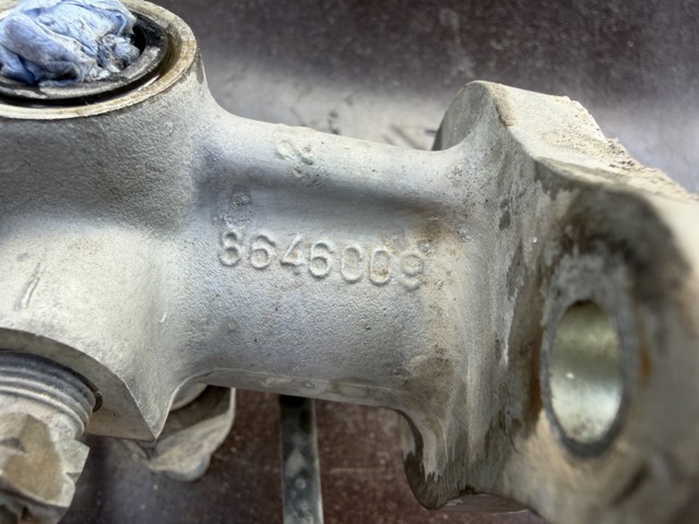 Циліндр гальмівний, головний 8646009 VOLVO