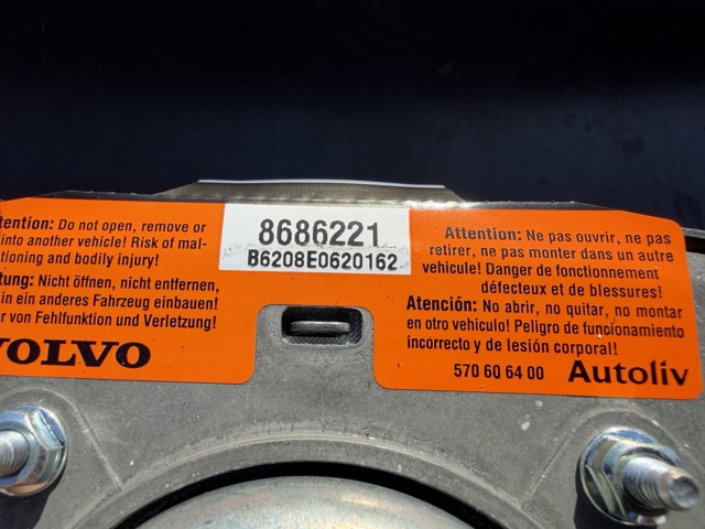 Установка подушки безпеки водія 8686221 VOLVO