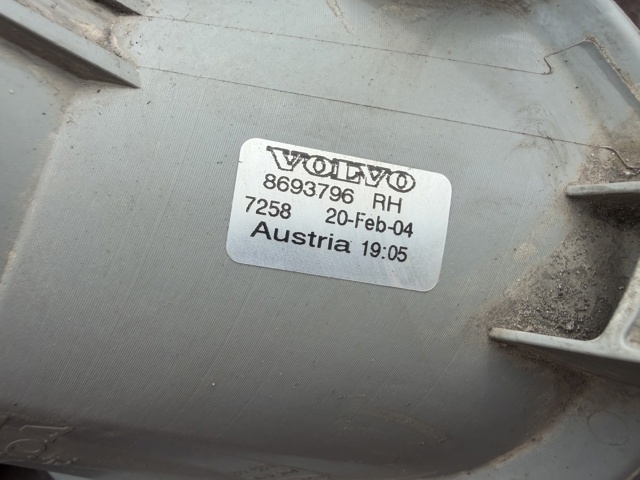 Туманка права 8693796 VOLVO