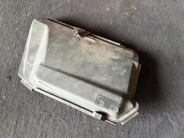 Кришка блоку запобіжників A2115400682 MERCEDES