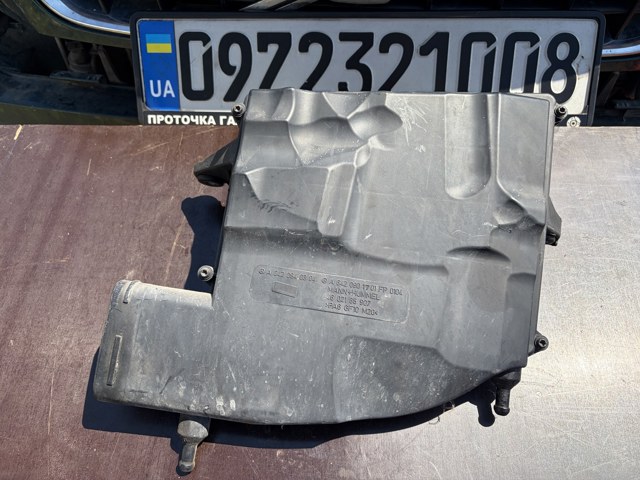 Корпус повітряного фільтра, лівий A6420901701 MERCEDES