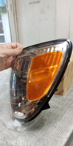 Покажчик повороту лівий 8152060370 TOYOTA