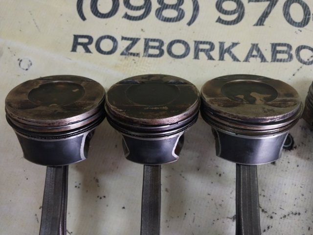Шатун двигуна 06M198401 VAG