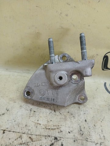 Кронштейн подушки (опори) двигуна, правої 2167003HA0 HYUNDAI