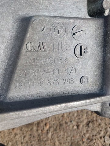 Кронштейн подушки (опори) двигуна, правої 22116882036 BMW