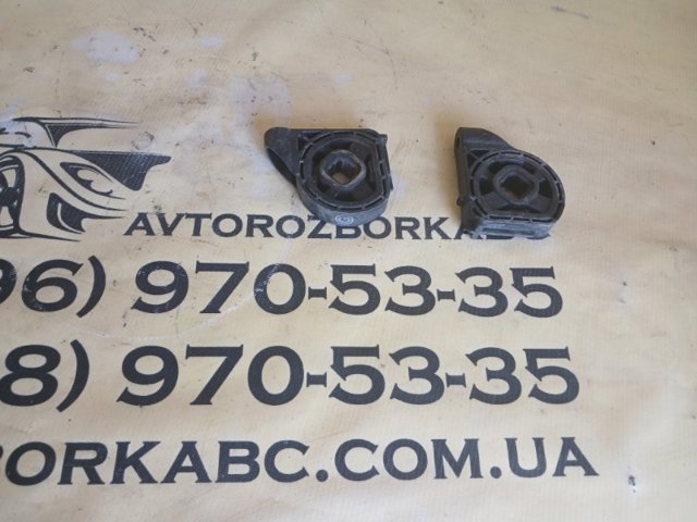 Подушка радіатора кондиціонера, верхня 25333F2000 HYUNDAI