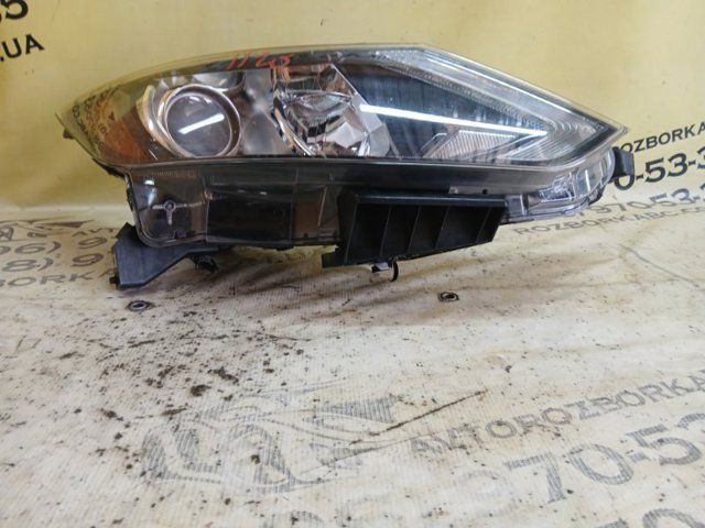 Фара передня права 260106MA0A NISSAN