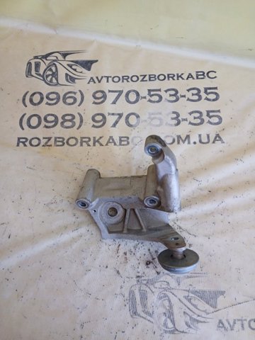 Кронштейн подушки (опори) двигуна, правої 31430470 VOLVO
