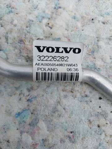Шланг кондиціонера, від радіатора до випарника 32226282 VOLVO