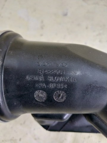 Патрубок повітряний, вихід з турбіни (наддув) 32325480 VOLVO