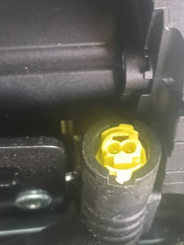 Ремінь безпеки передній правий 39844552 VOLVO