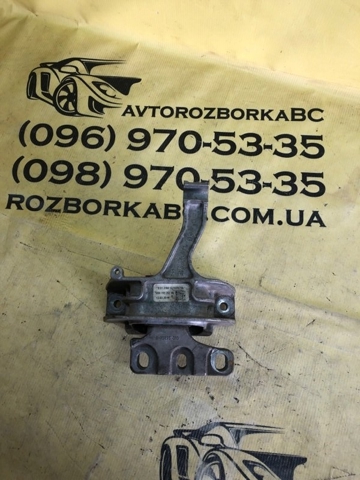 Права опора двигуна 3Q0199262M VAG