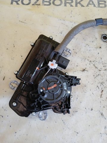 Мотор-привід відкр/закр. замку багажника/дверей 3/5-х 3V5827887C VAG