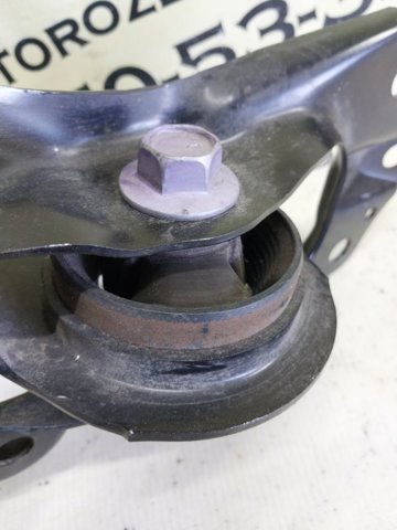 Цапфа права 4230476030 TOYOTA