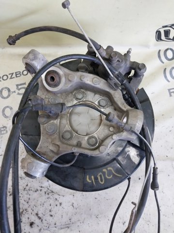 Цапфа поворотна права 430211AA0A NISSAN