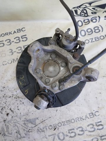 Цапфа - поворотний кулак задній, лівий 430221AA0A NISSAN