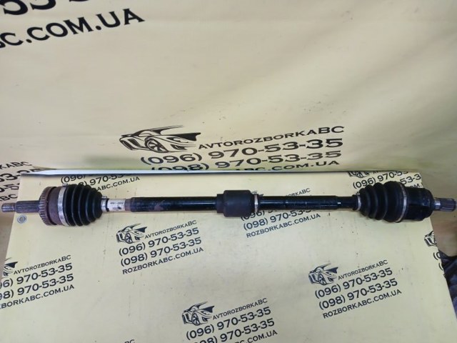 Піввісь передня, права 495014R250 HYUNDAI